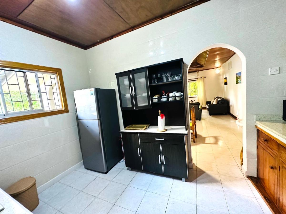 88 Days Self Catering Holidays & Accomodation Baie Lazare  Exterior photo